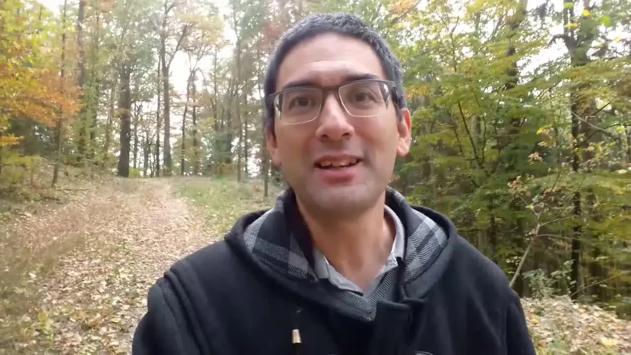 Mi provas paroli per angla akĉento