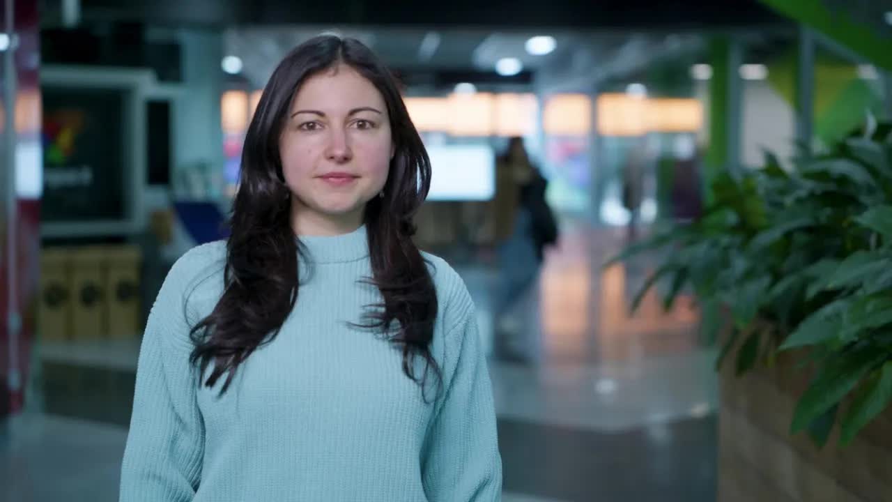 Кариера в ИТ, хоби билярд и живот в България