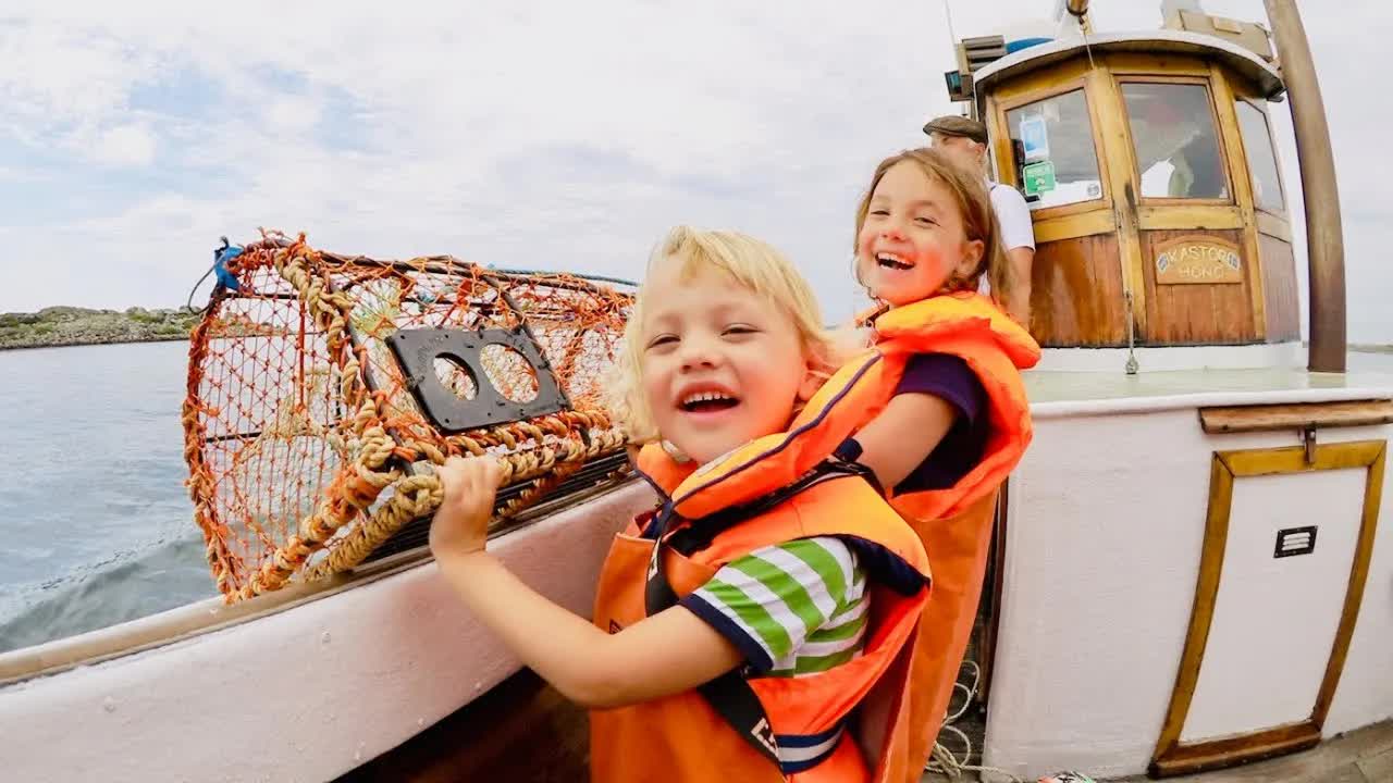 Utforskar Göteborgs skärgård och bakar Hönökaka