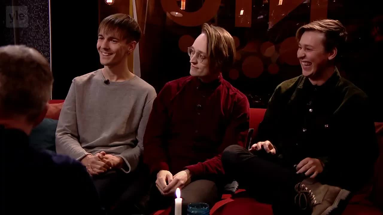 Humorgruppen KAJ firar 10 år med hyllning till text-tv