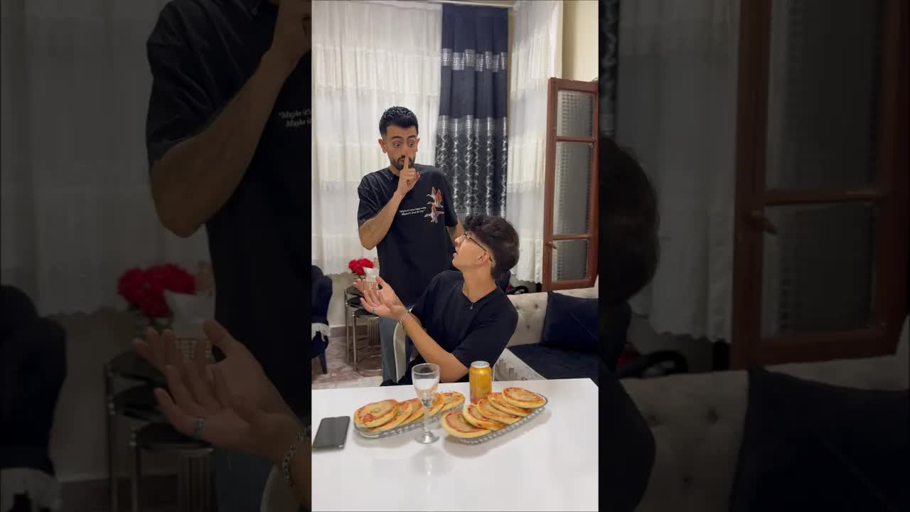 عطيني قطعة صغيرة من البيتزا