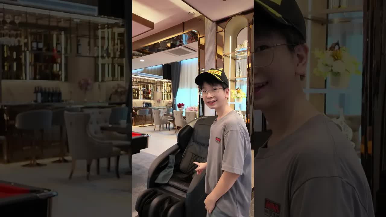 ทัวร์บ้านซูเปอร์คาร์และรถหรูของเจ้าของบ้าน