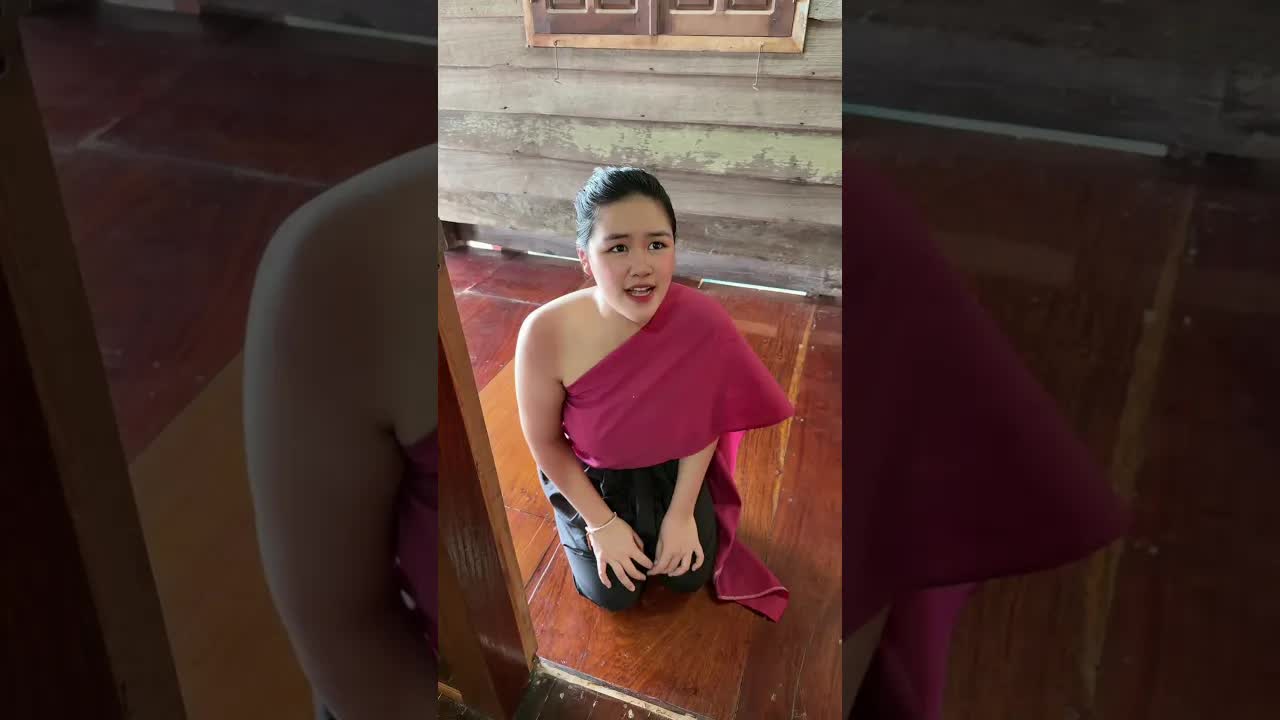 หญิงยุคใหม่ข้ามเวลาเป็นนางสงกรานต์