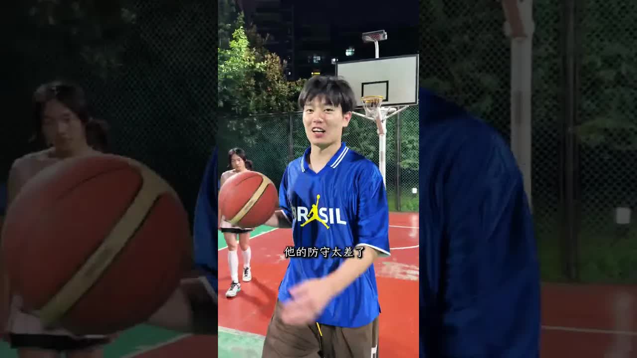 小區球場遇到會扣籃的男生