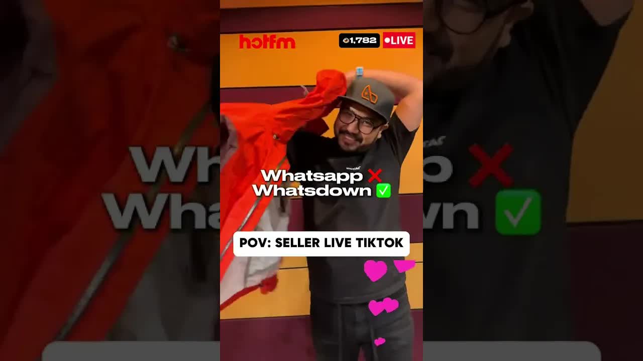Parodi peniaga jual baju secara live