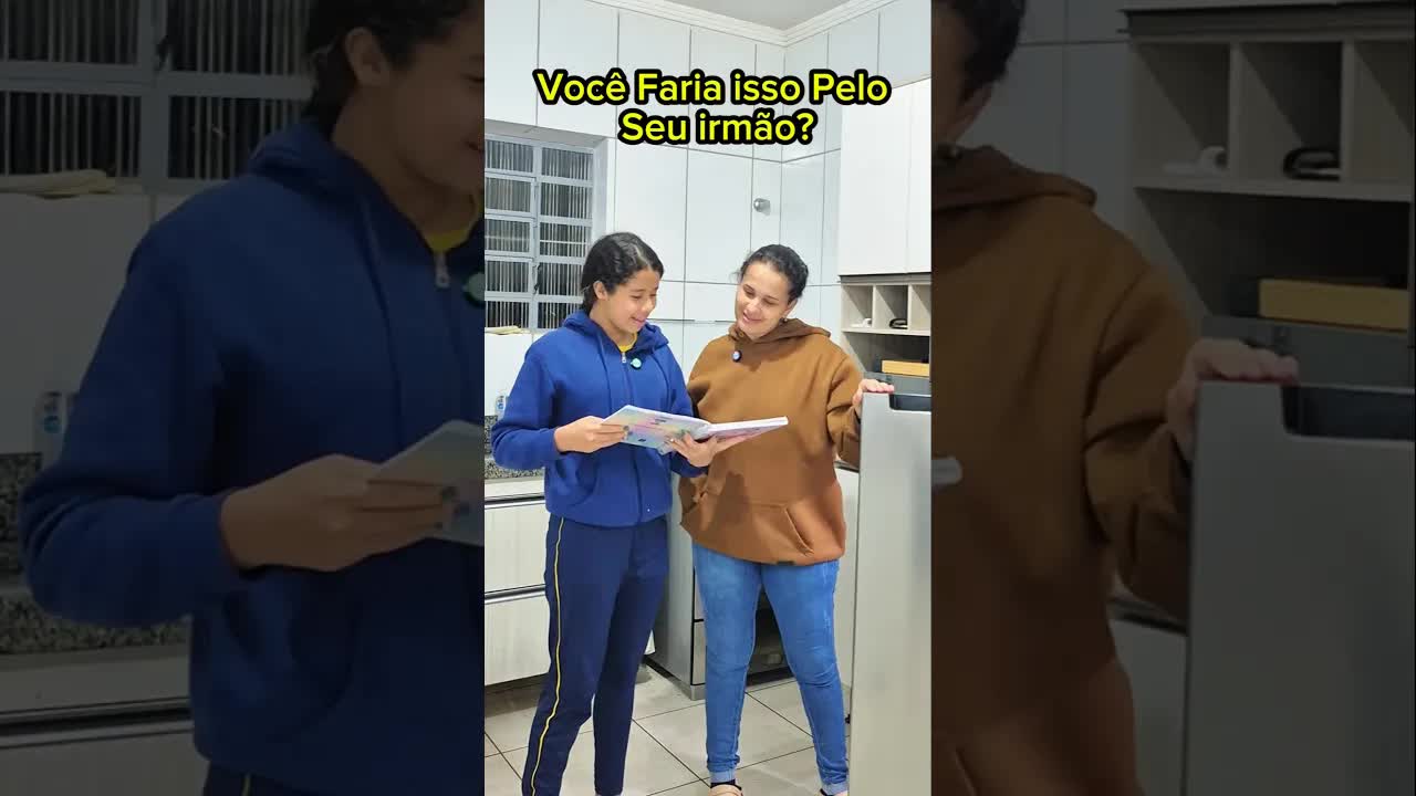 Mãe e Filha Preparam Café da Manhã Juntos