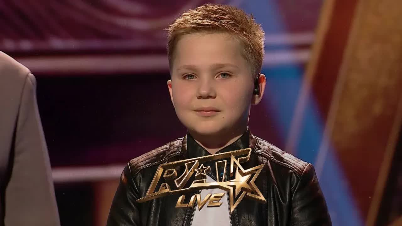 Lucas Moroșan cântă piesa „Copacul”