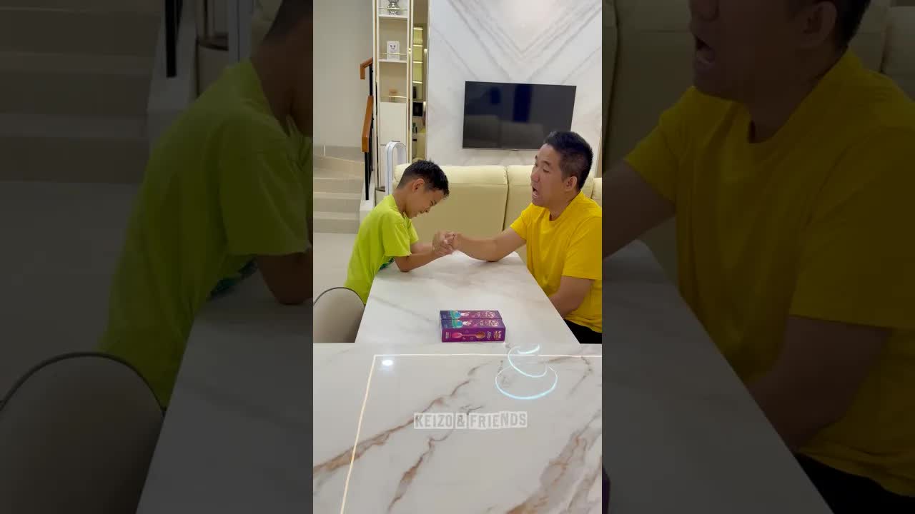 Keizo dan Papi Berebut Lollipop Musik Cokelat