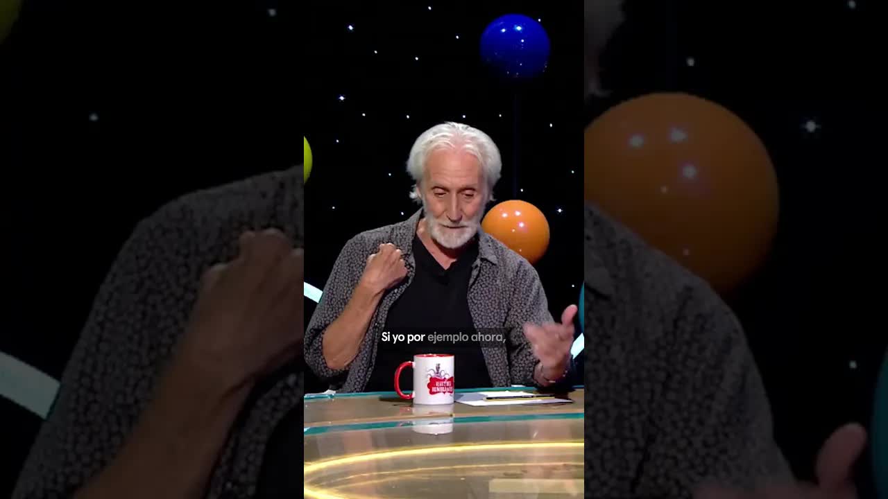 Pepín talks about protons and electrons