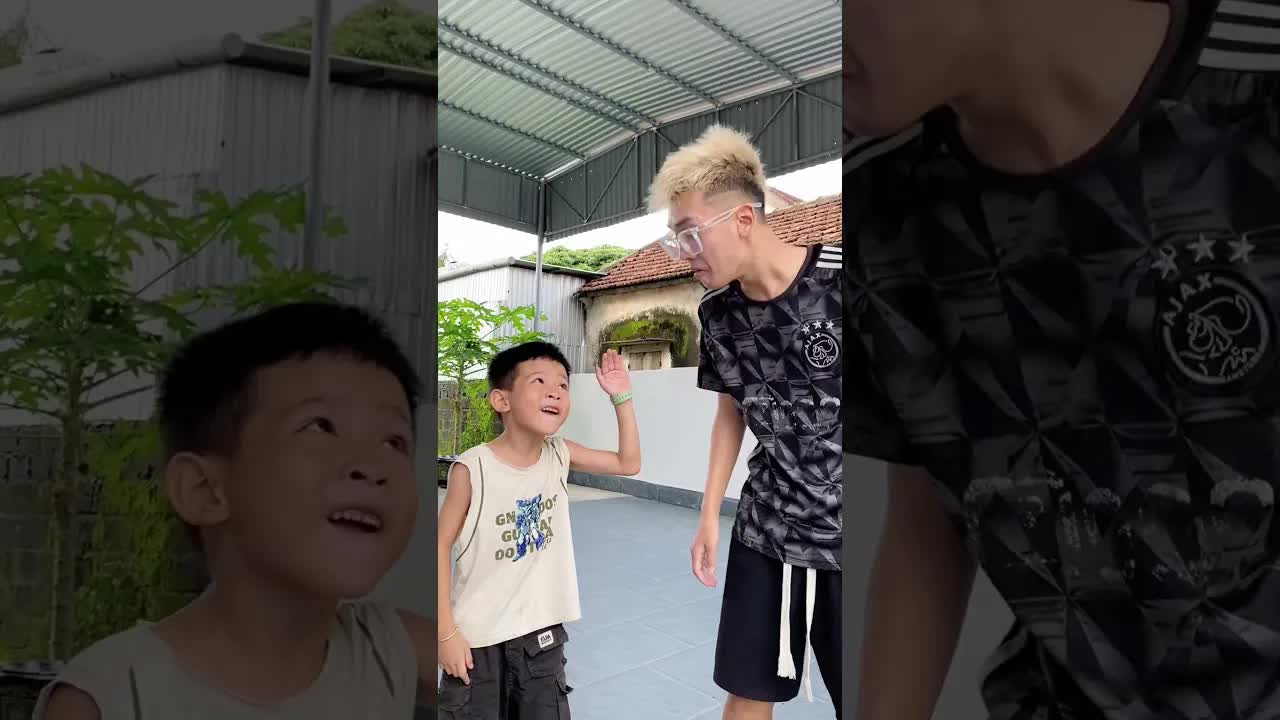 Thấy tiền rơi hai người giở chiêu trò hài hước