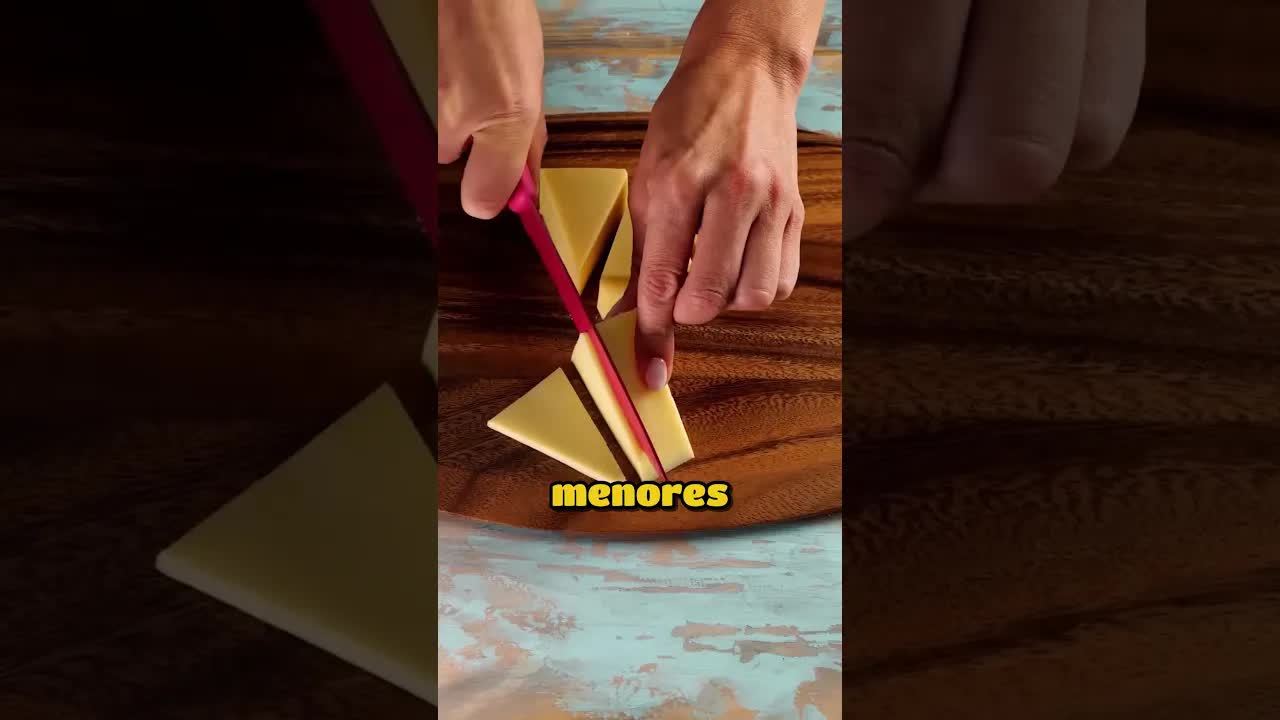 Garoto descobre a maneira perfeita de cortar queijo