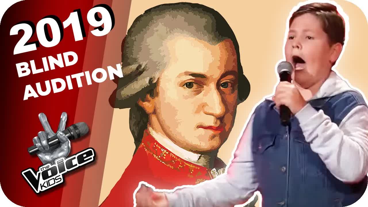 Leon singt Rock Me Amadeus bei The Voice Kids