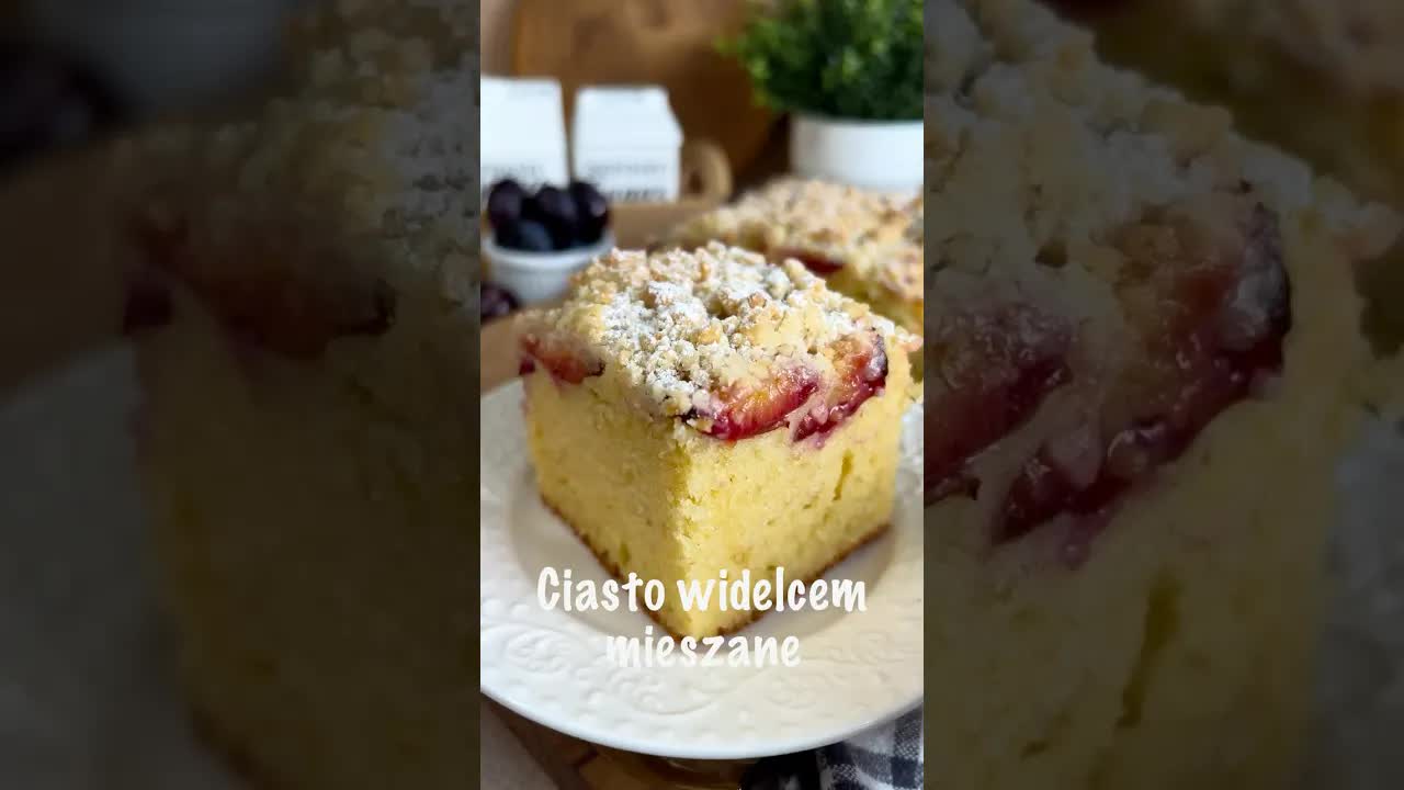 Ciasto widelcem mieszane ze śliwkami i kruszonką