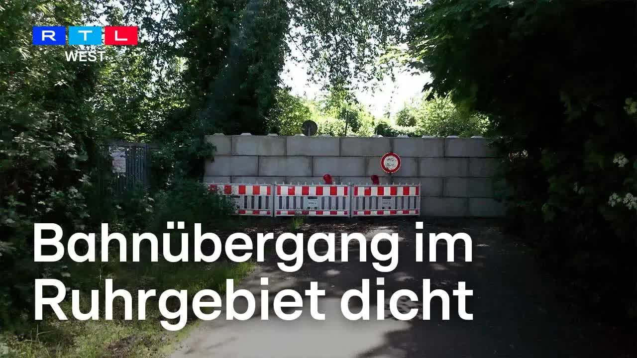 Gesperrter Bahnübergang trennt Oberhausen und Essen