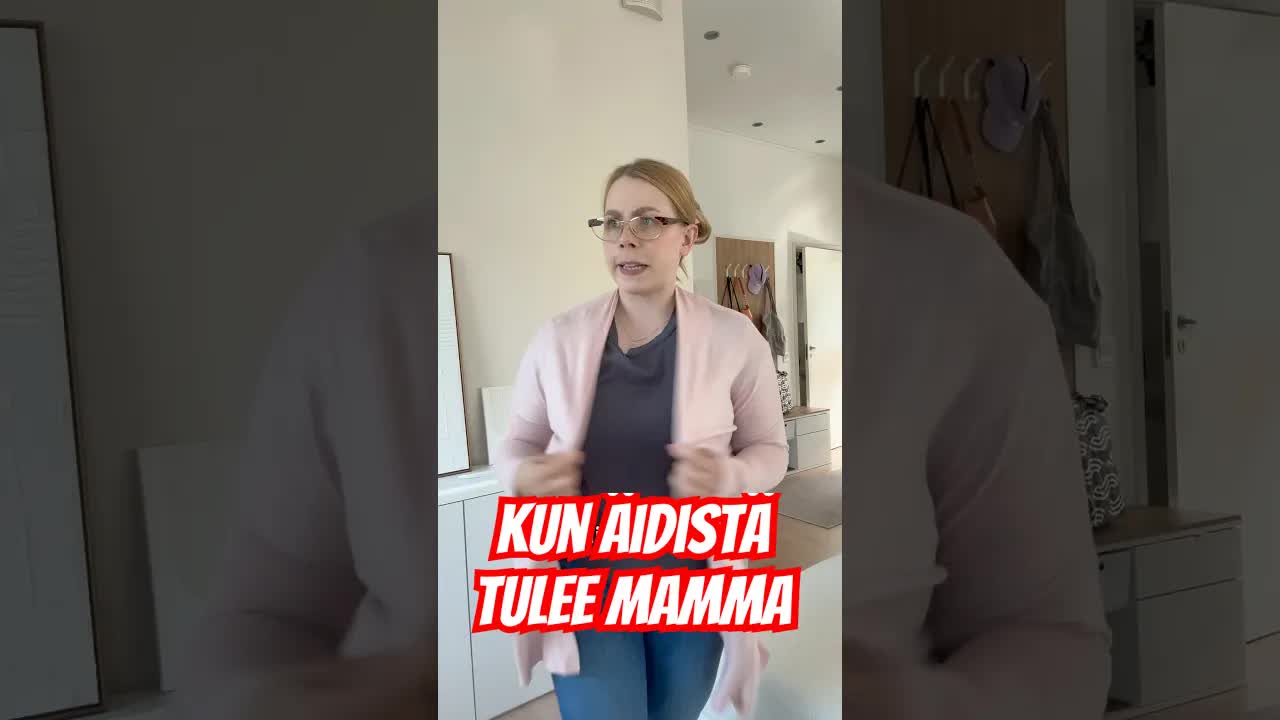 Mamman kanssa telkkaria katsomassa