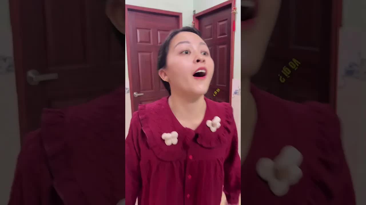 Trò đùa hài hước giữa vợ chồng trẻ