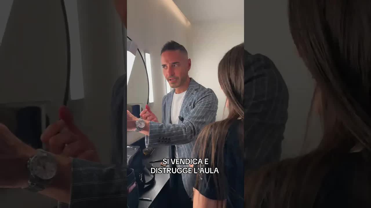 Qualcuno sta distruggendo l'aula