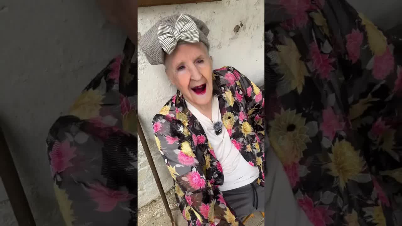 Hra na schovávaní s babičkou