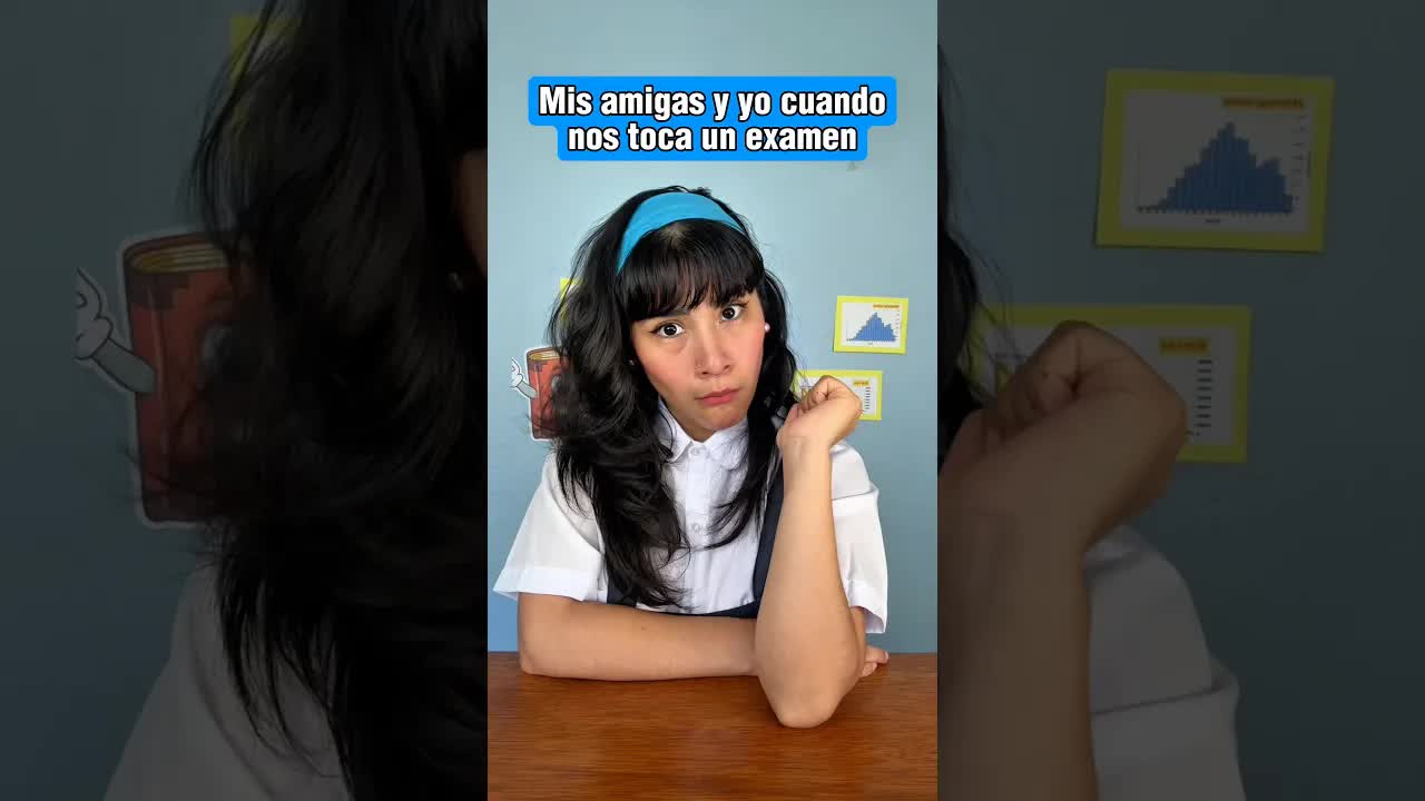 Jóvenes comparten apuntes en clase
