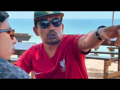 Makan Nasi Dagang dan Celur Tepung di Pantai Timur