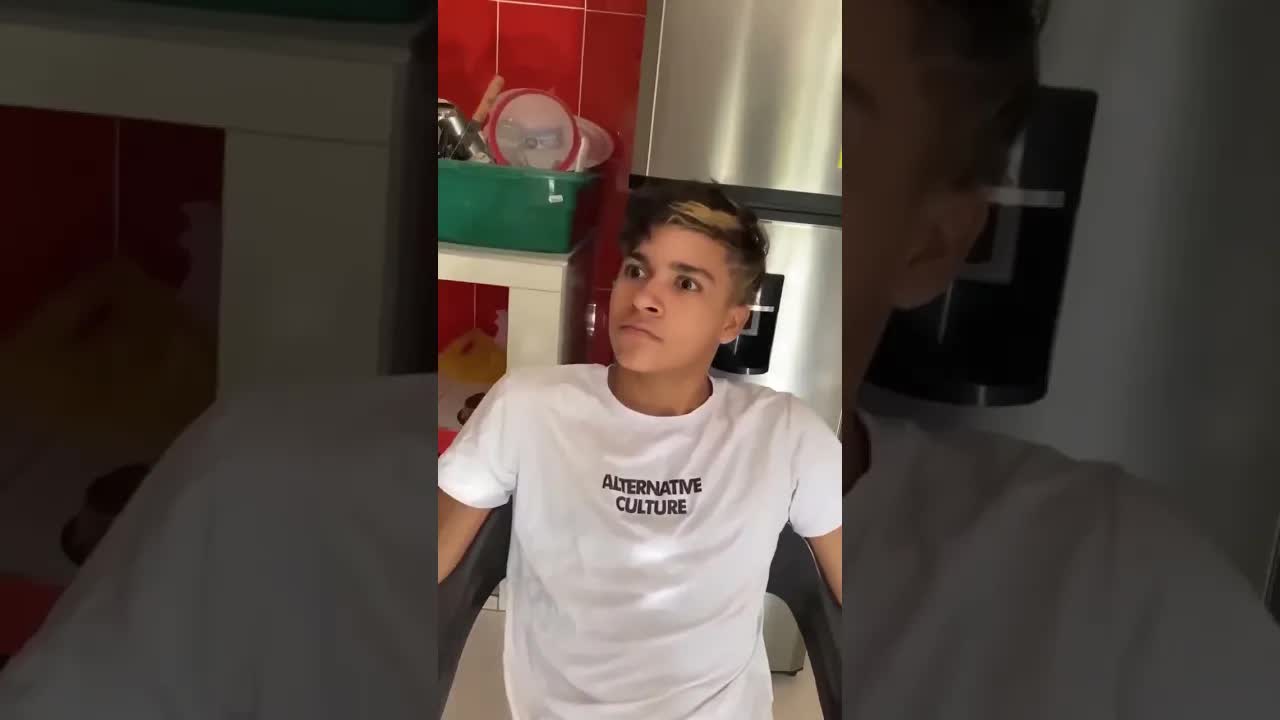 ataques de risa y enojo frente al charro