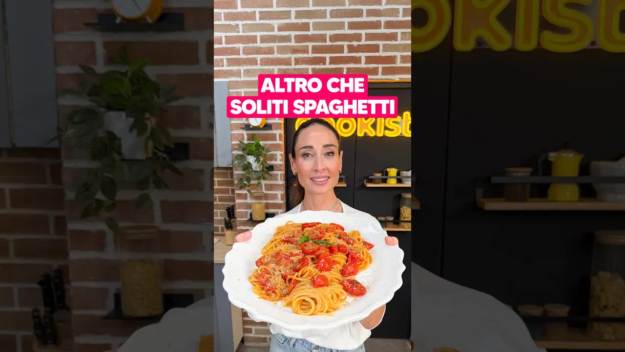Spaghetti con pomodorini confit e pangrattato croccante