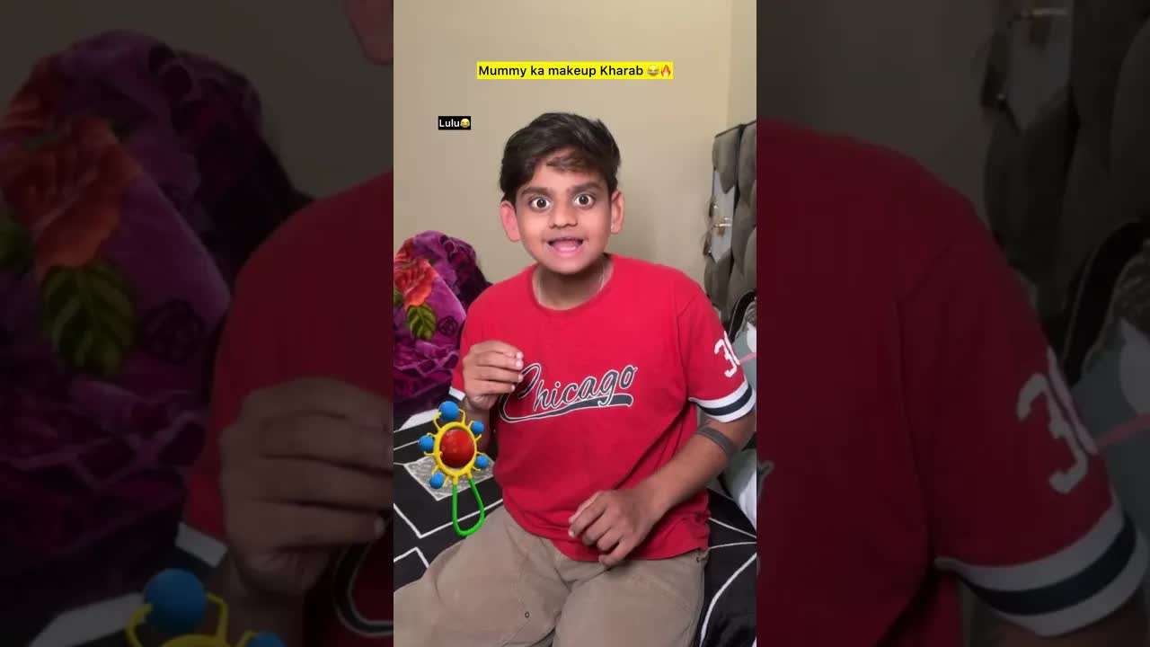 बच्चे का मम्मी का मेकअप करने का मज़ाक