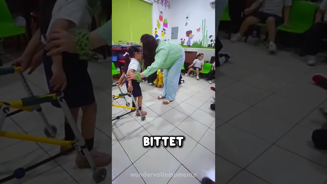 Ein kleines Mädchen geht zum ersten Mal allein