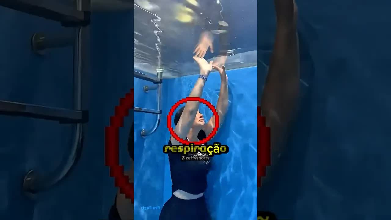 Ela estava presa debaixo da piscina?