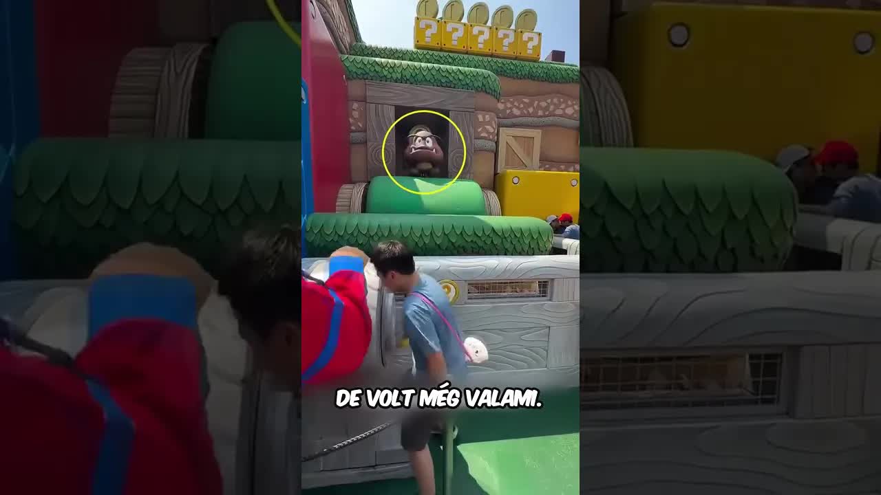 Apuka kipróbál egy játékot a fiával