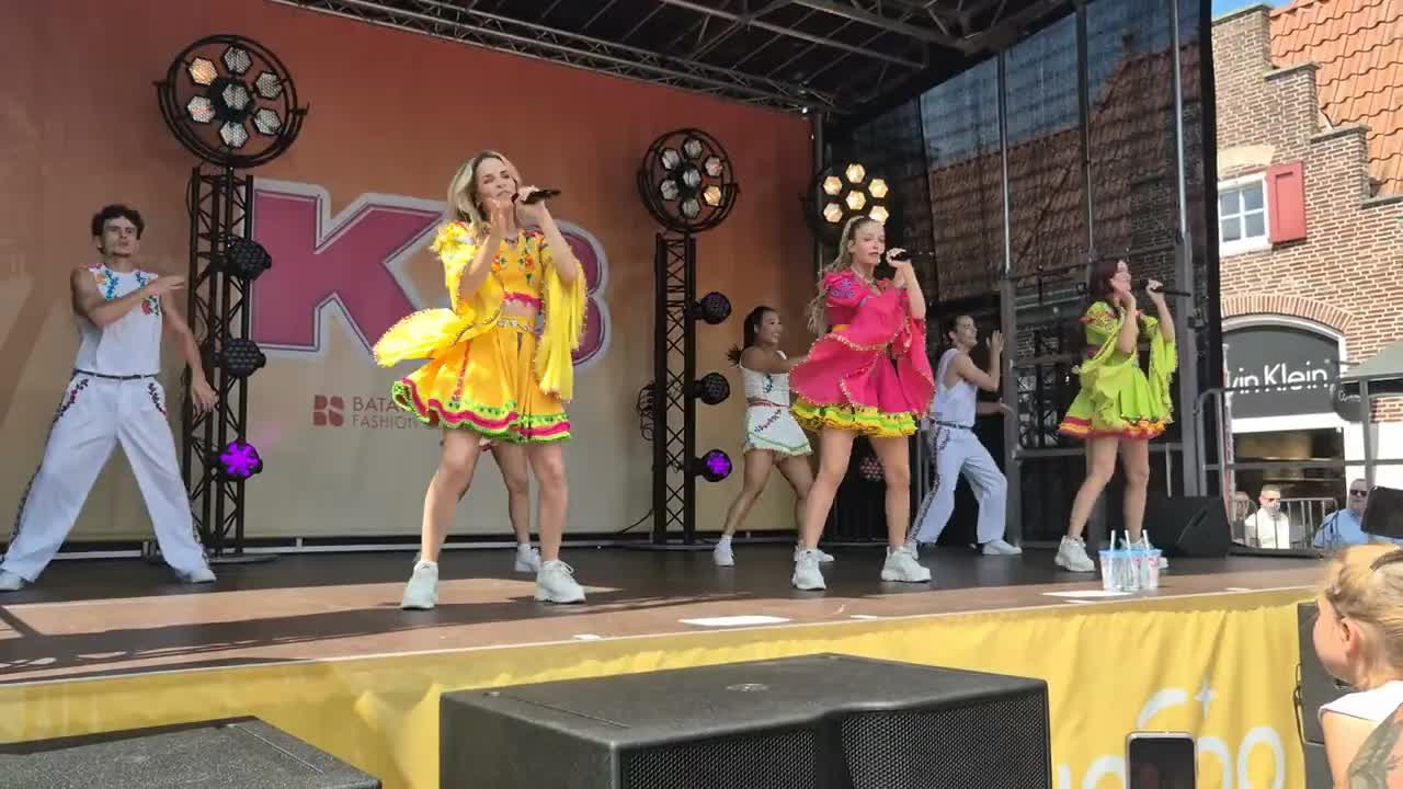K3 - Tik Tok Tobias live optreden Batavia Stad