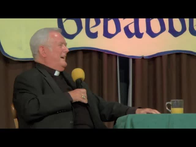 Bischof Friedhelm Hofmann beim Frühschoppen