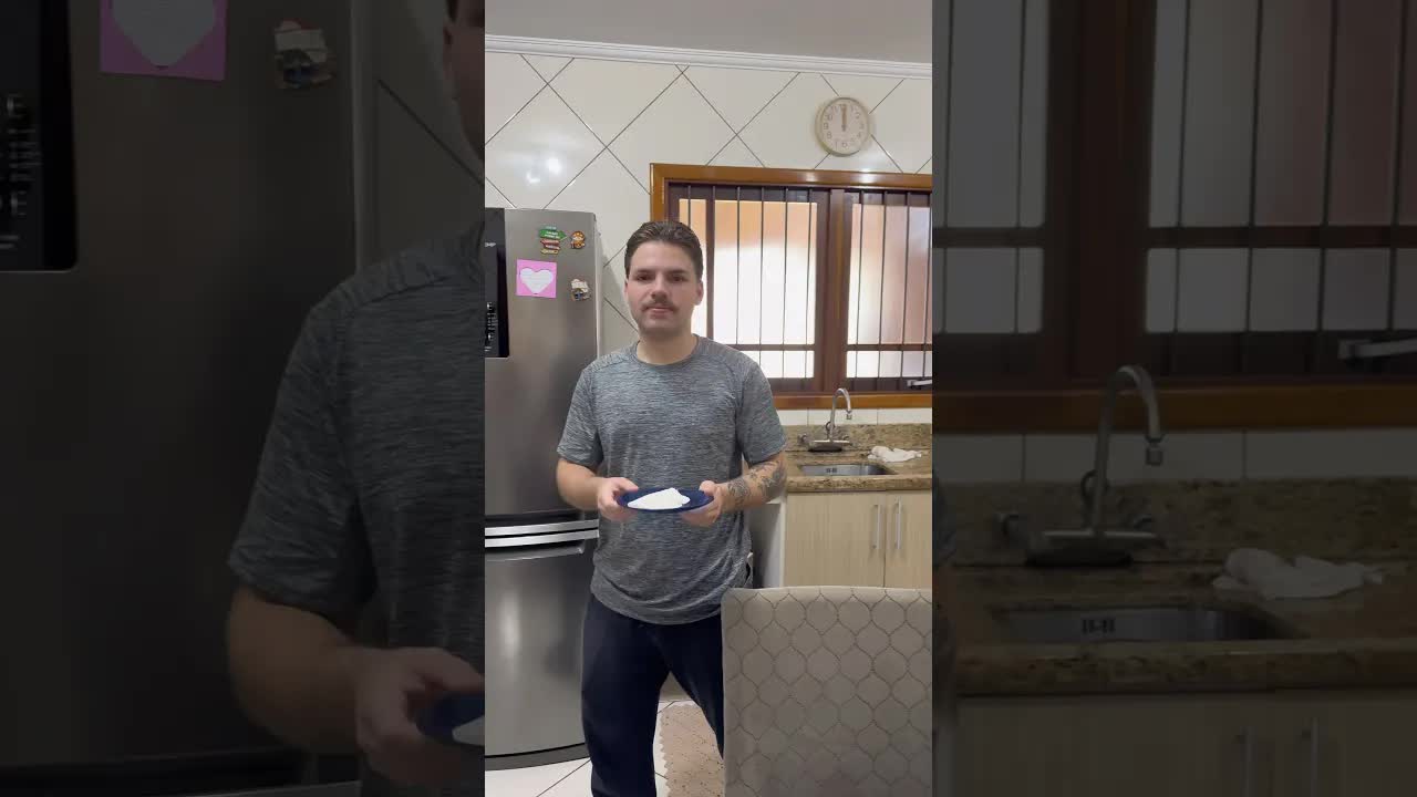 Pai reclama que filho não faz café