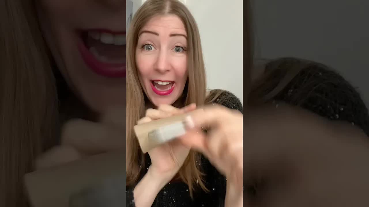 Gat in wc-rolletje en een iPhone