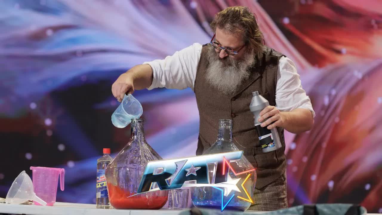 Experimentul exploziv cu pastă de dinți pentru elefanți