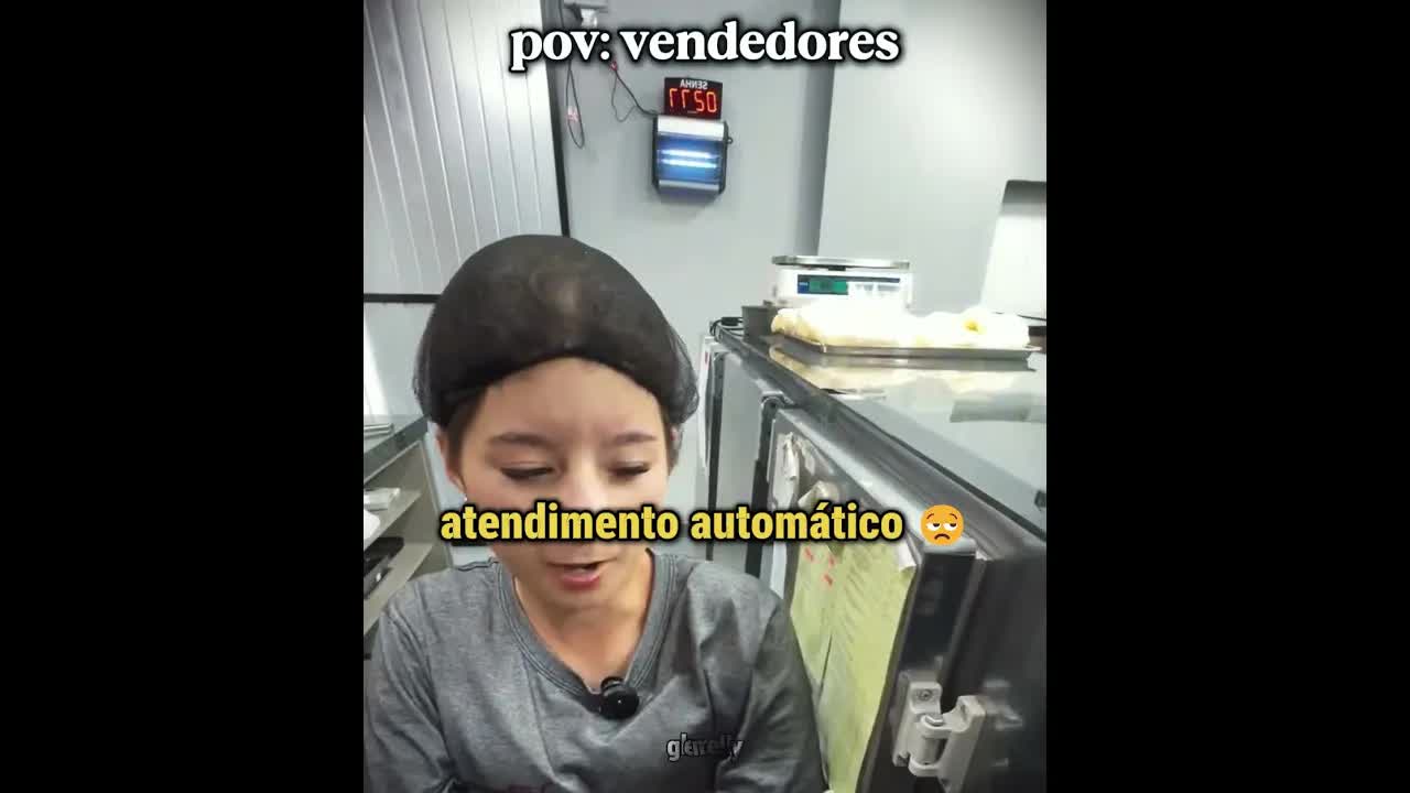 A vendedora jurou que não comeu o açaí