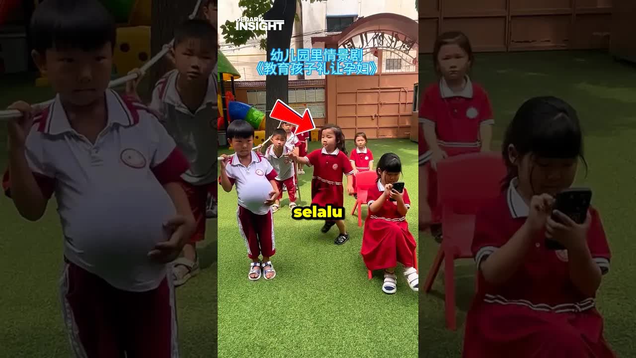 Kesopanan anak SD China di kereta umum