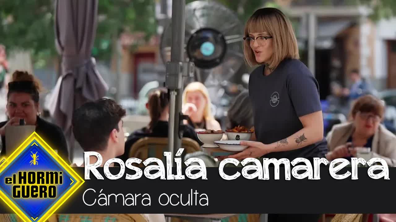Rosalía trabaja como camarera en secreto