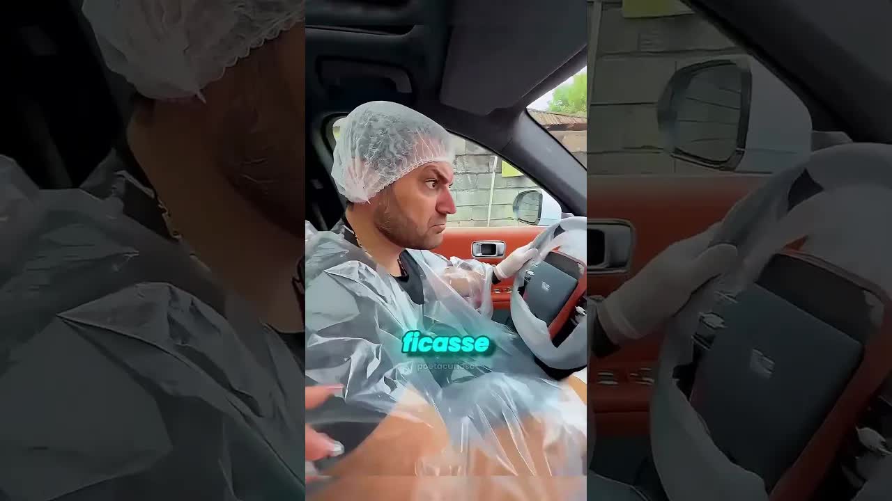 Adam Arabasını Plastikle Kapladı