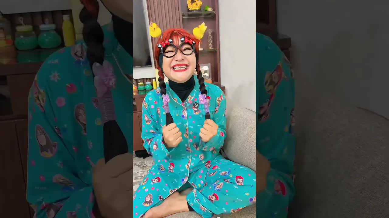 Nur Menerima Hadiah Kura-Kura dari Sepupu