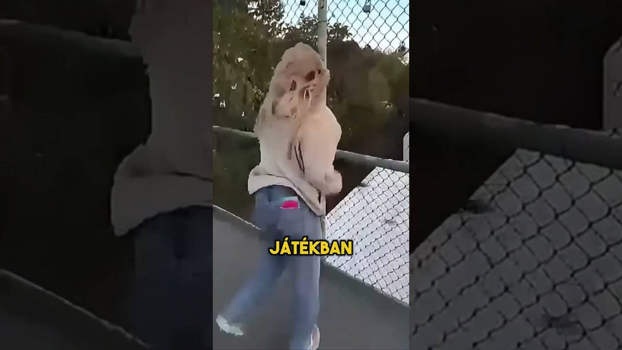 Lány ugrálva imitálja a Subway Surfers játékot