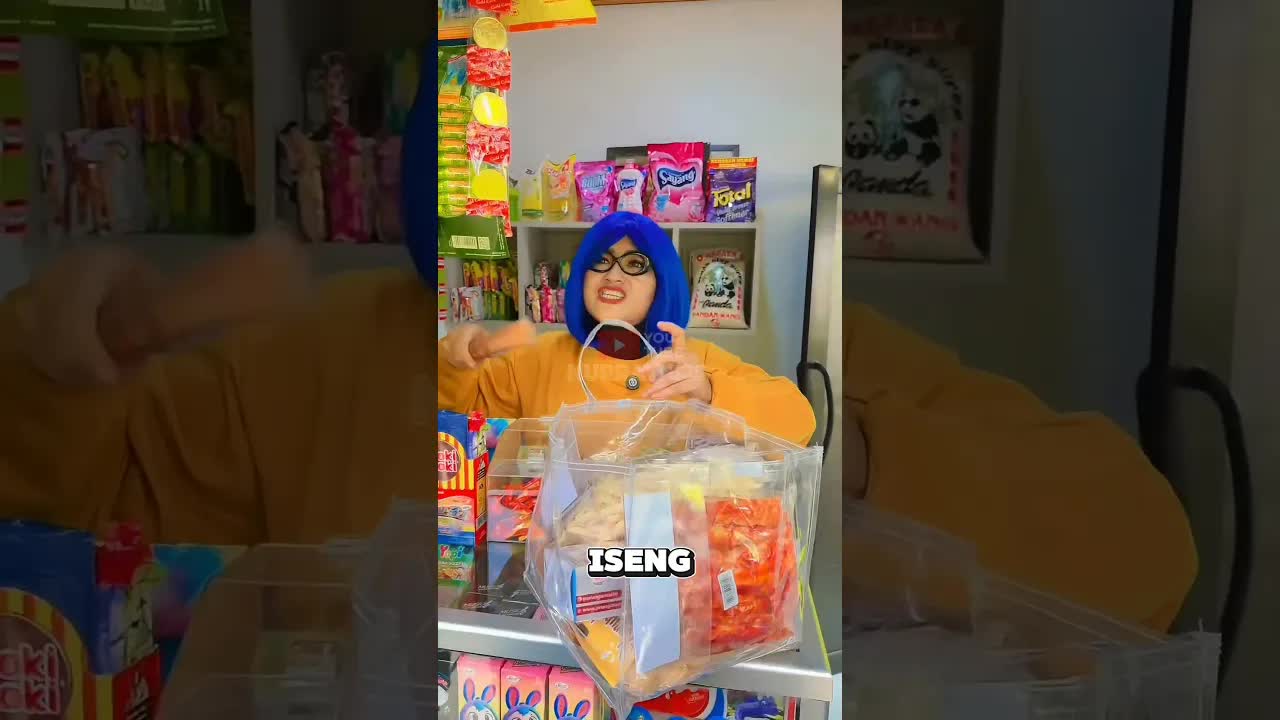 Nur Titip Oleh-Oleh untuk Bude dan Loli