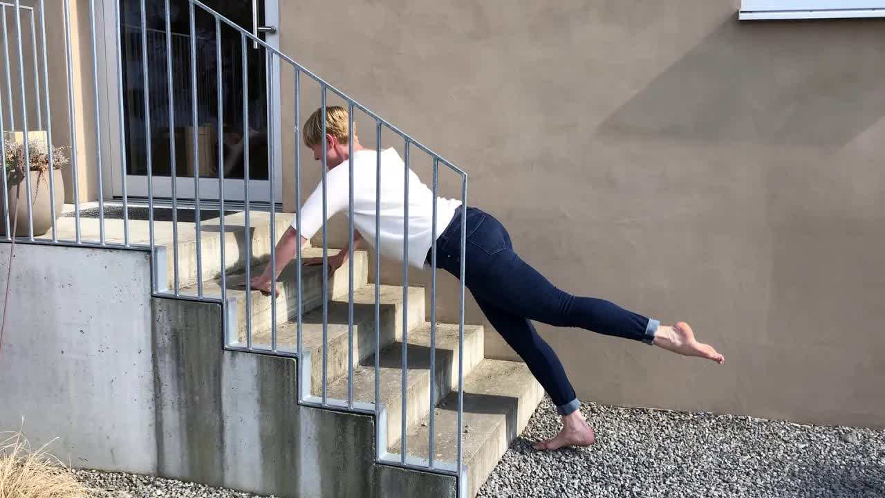 Alltagsübung mit Treppe für mehr Fitness