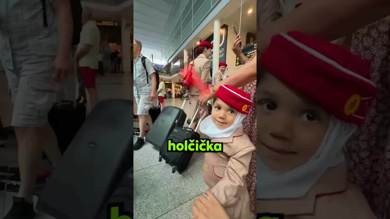 Malá holčička se převlékla za letušku Emirates