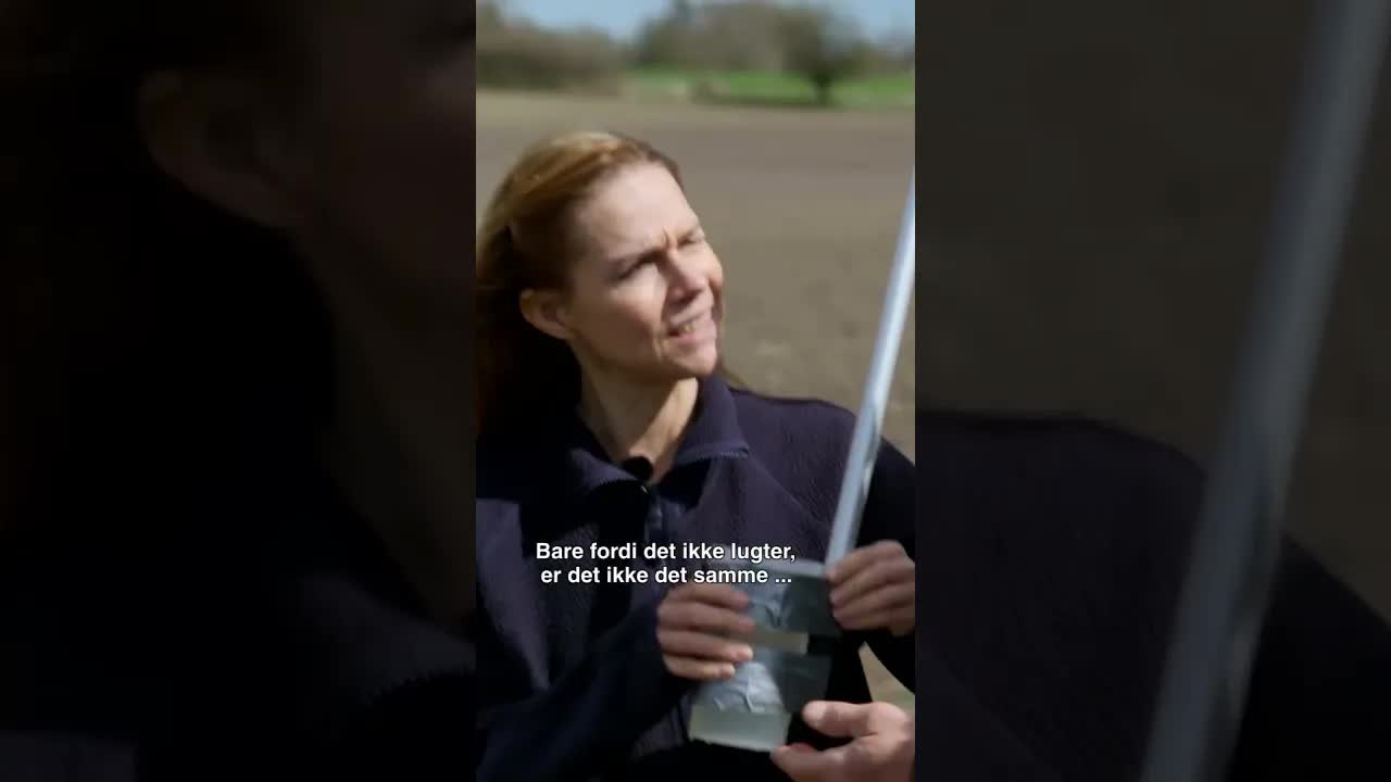 Signe Molde drikker drænvand fra mark med gylle