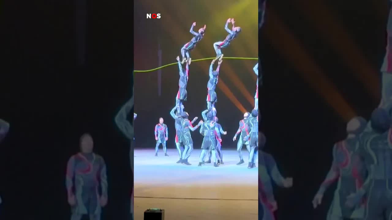 Spectaculaire touwtjespringshow met piramide