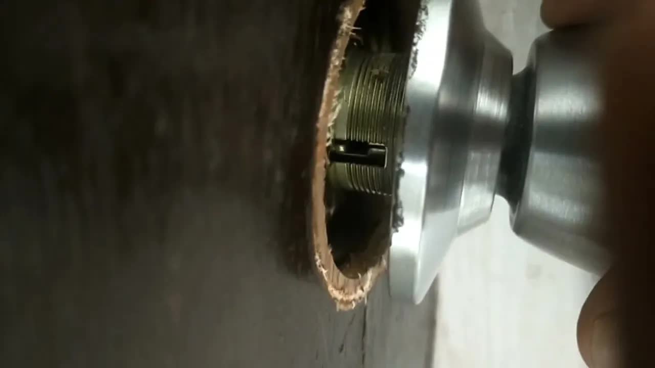 Paano buksan ang door knob nang walang susi