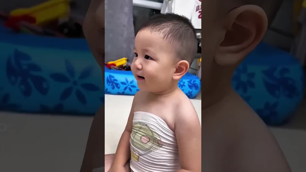 الوالد يدرب ابنه على الحقنة بالعصا