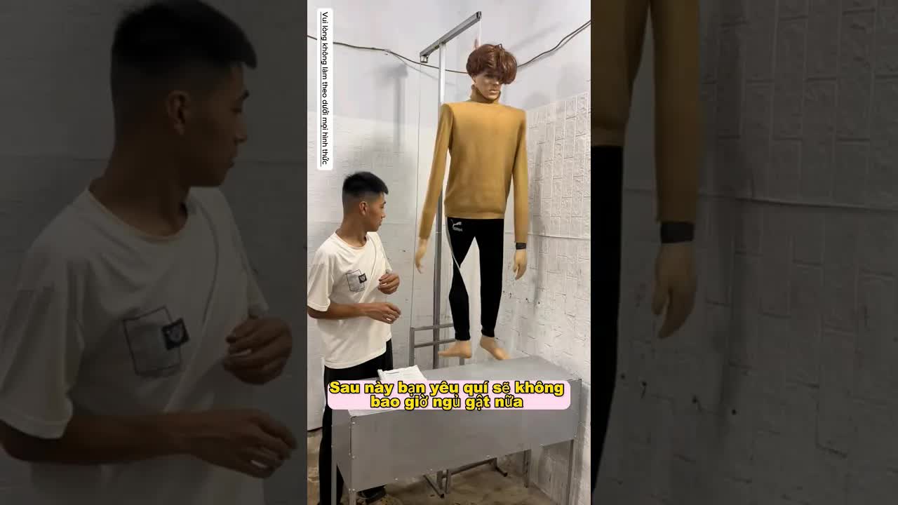 Ghế đánh thức bạn học ngủ gật trong lớp