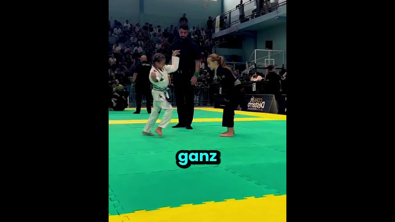 Mädchen mit Behinderung kämpft im Jiu-Jitsu